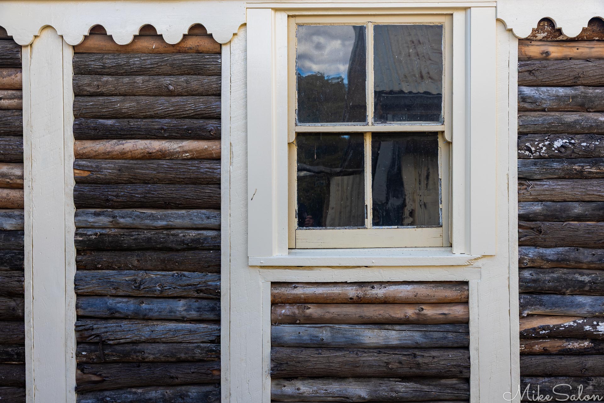 Yanga Homestead uses a `drop log` construction method. Maybe that`s what you can see here? [4982]