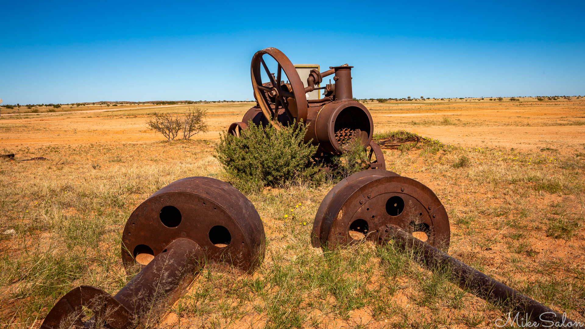 Abandoned boiler and rusty equipment. [1081]