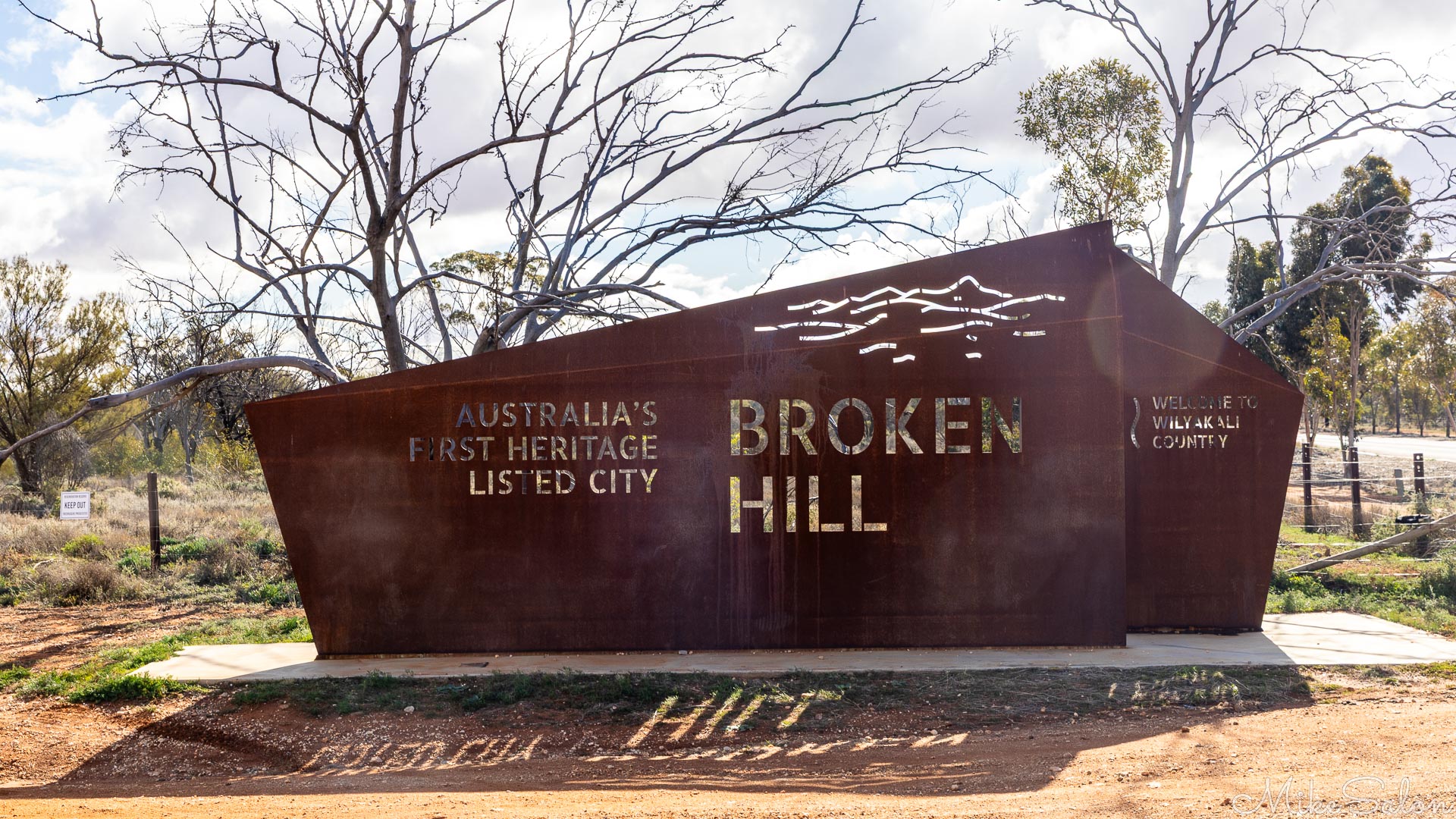 Broken Hill welcome sign on Pro Hart Way, the road into town from the airport. [2933]