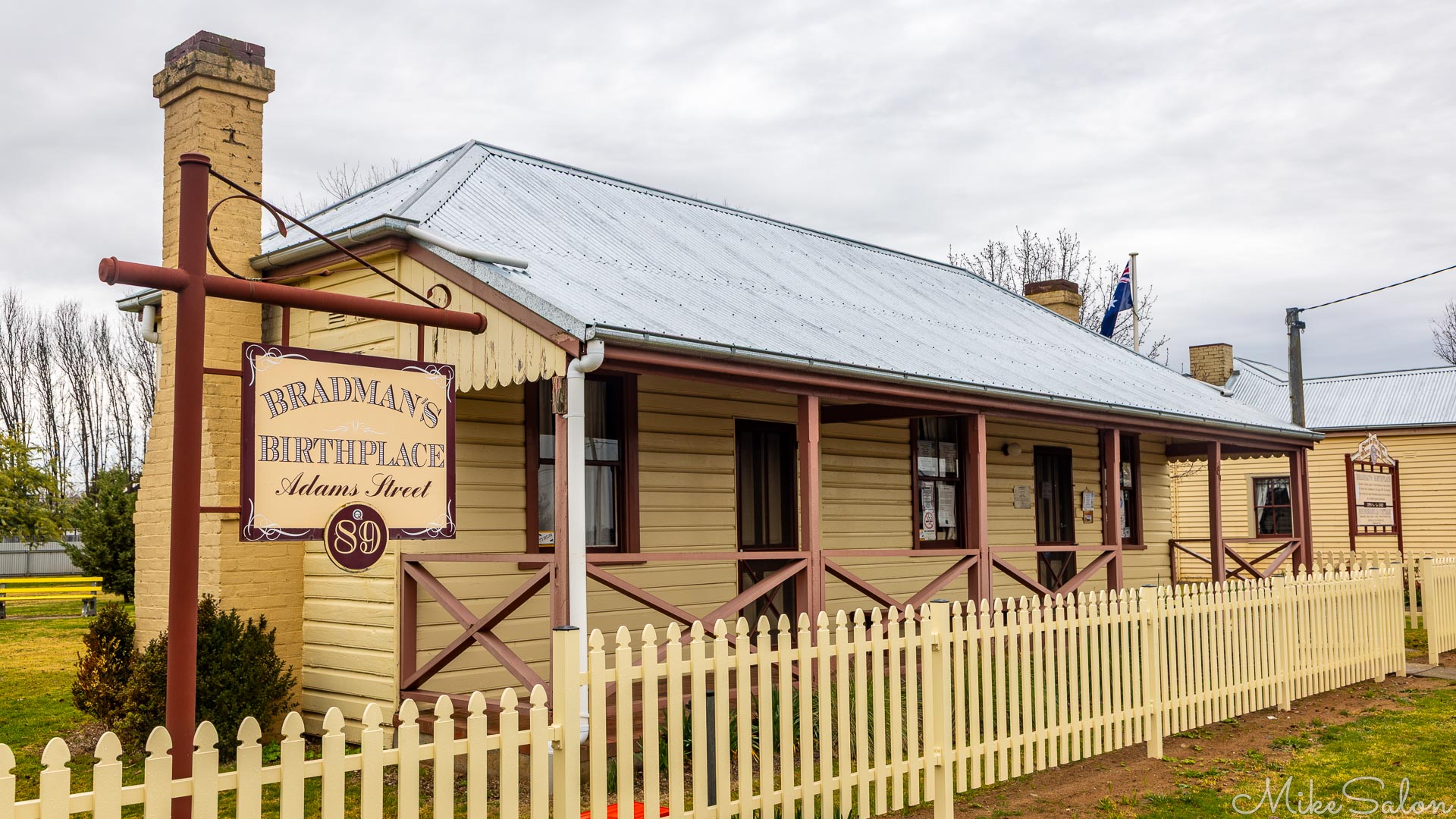 This building at 89 Adams Street, once a birthing centre, now a museum, was the birthplace of Cootamundra`s most famous son, Don Bradman (27 August 1908). Visit here and you can `stand in the room where The Don was born`. [5155]