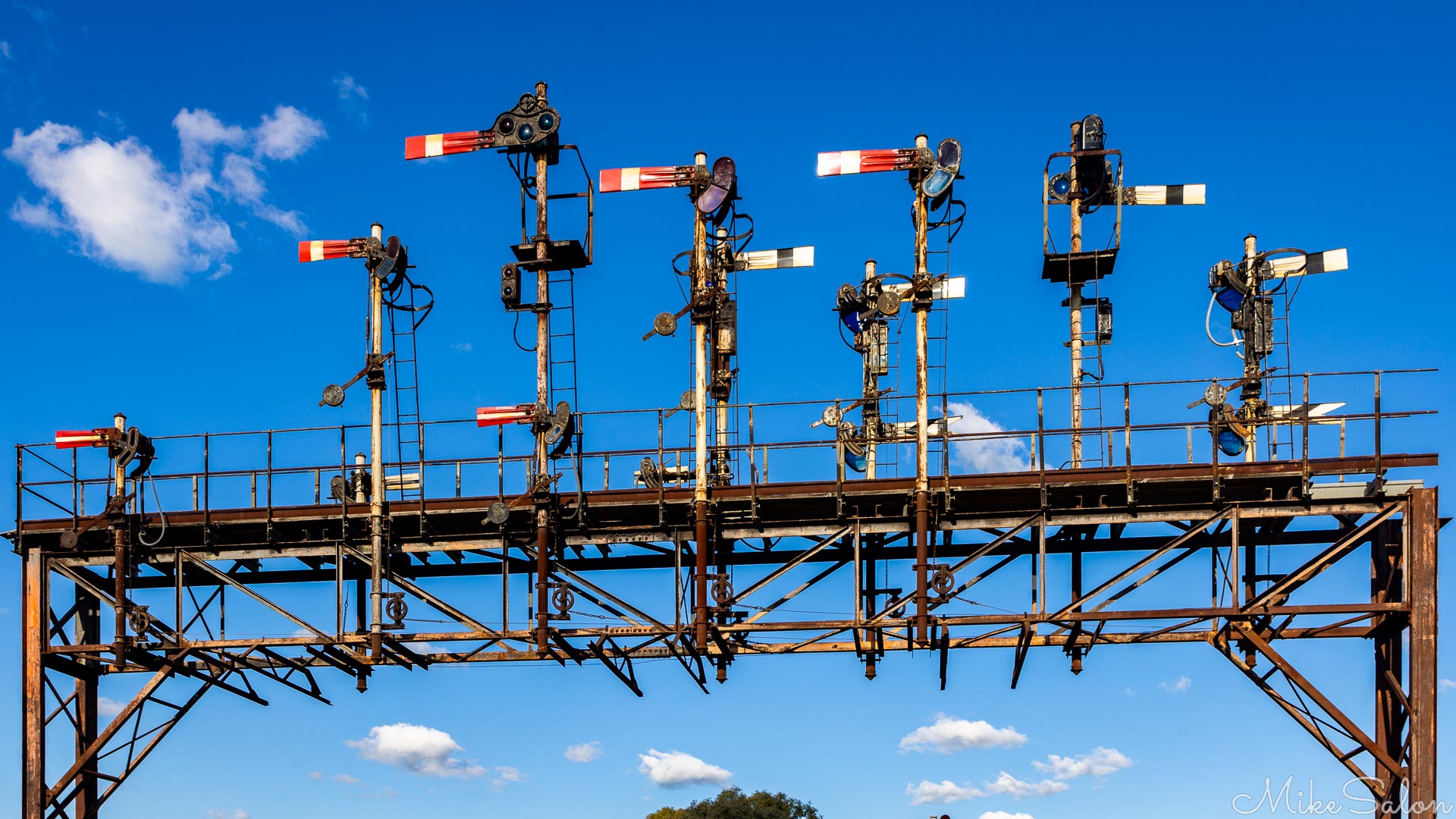 No longer in use, this section of train signals now stands beside the Heritage Centre. It was, in 1943, part of  the largest overhead signal gantry in the Southern Hemisphere. [5088]
