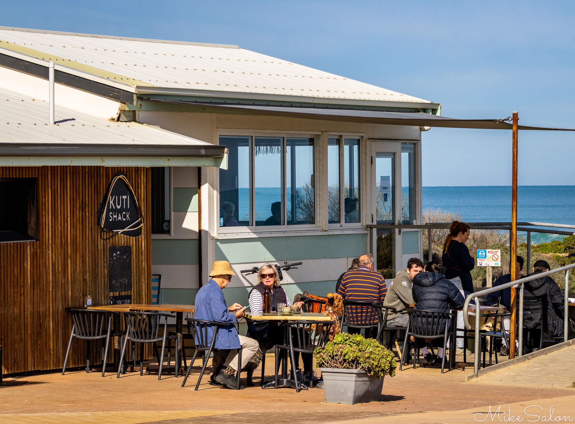 Kuti Shack is a cafe with a spectacular view of Goolwa Beach, and a sun-trap on a cool day. [2045]
