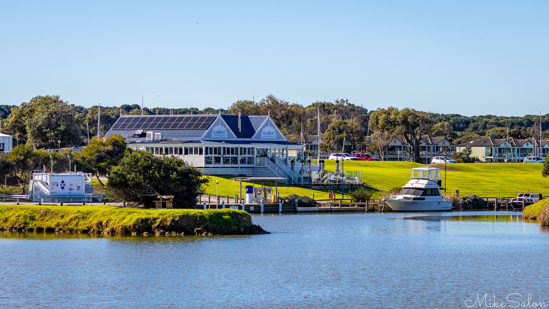 Part of the modern development of Hindmarsh Island. [1564]