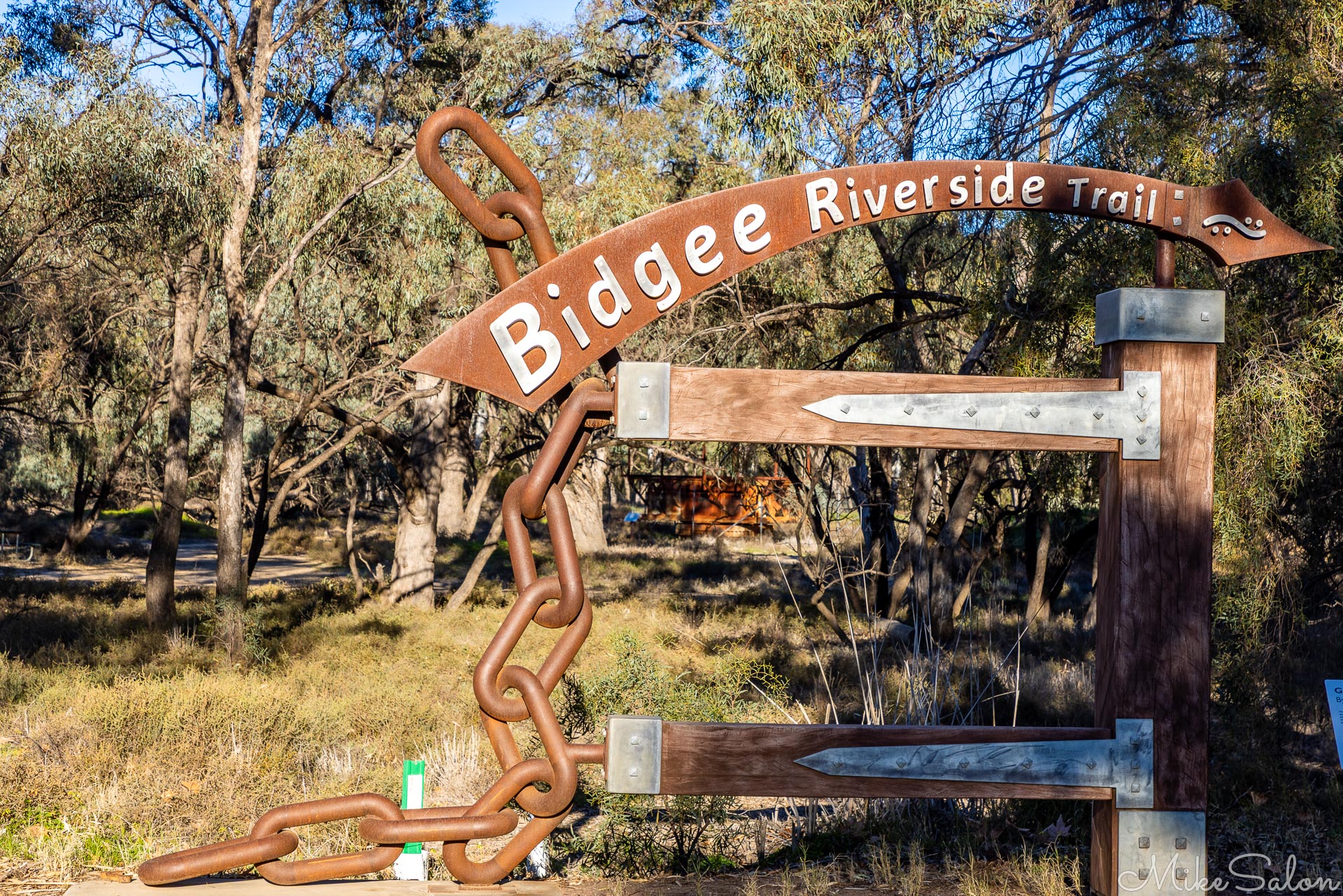 A welcoming signage to the Bidgee Riverside Trail. [4997]