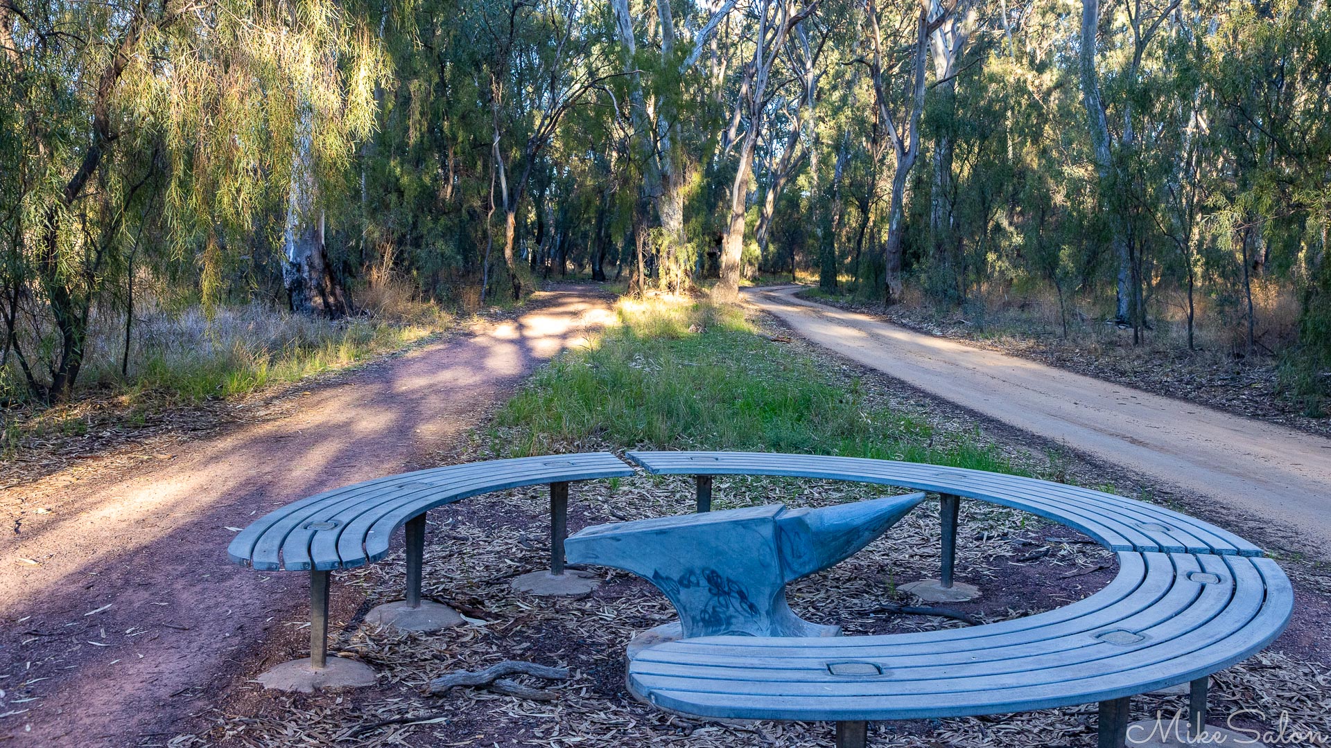 Simmo`s Seat and anvil, a sculpture by John Wood. [5030]