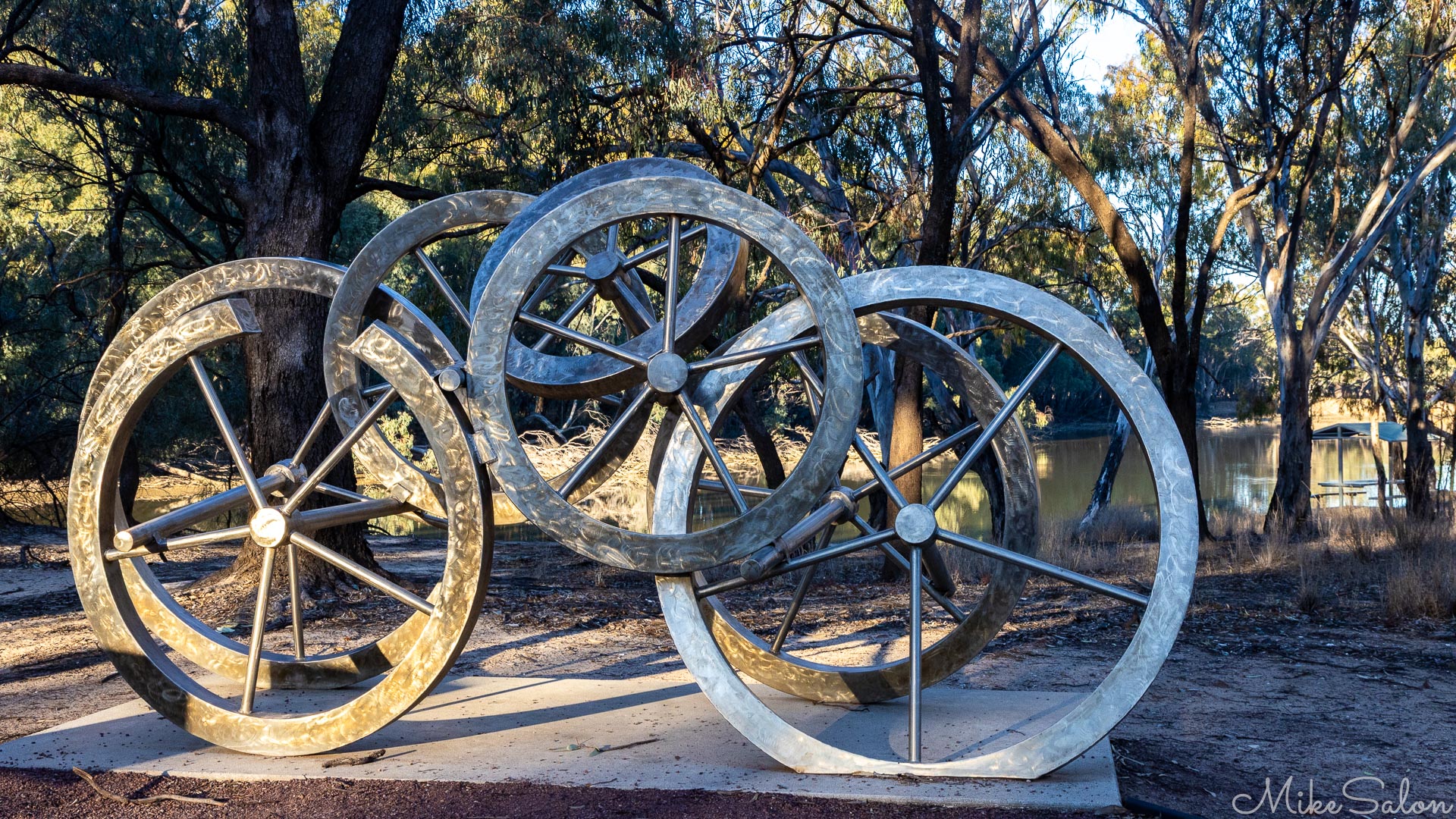 Broken and bogged wheel sculpture representing Cobb and Co. [5038]