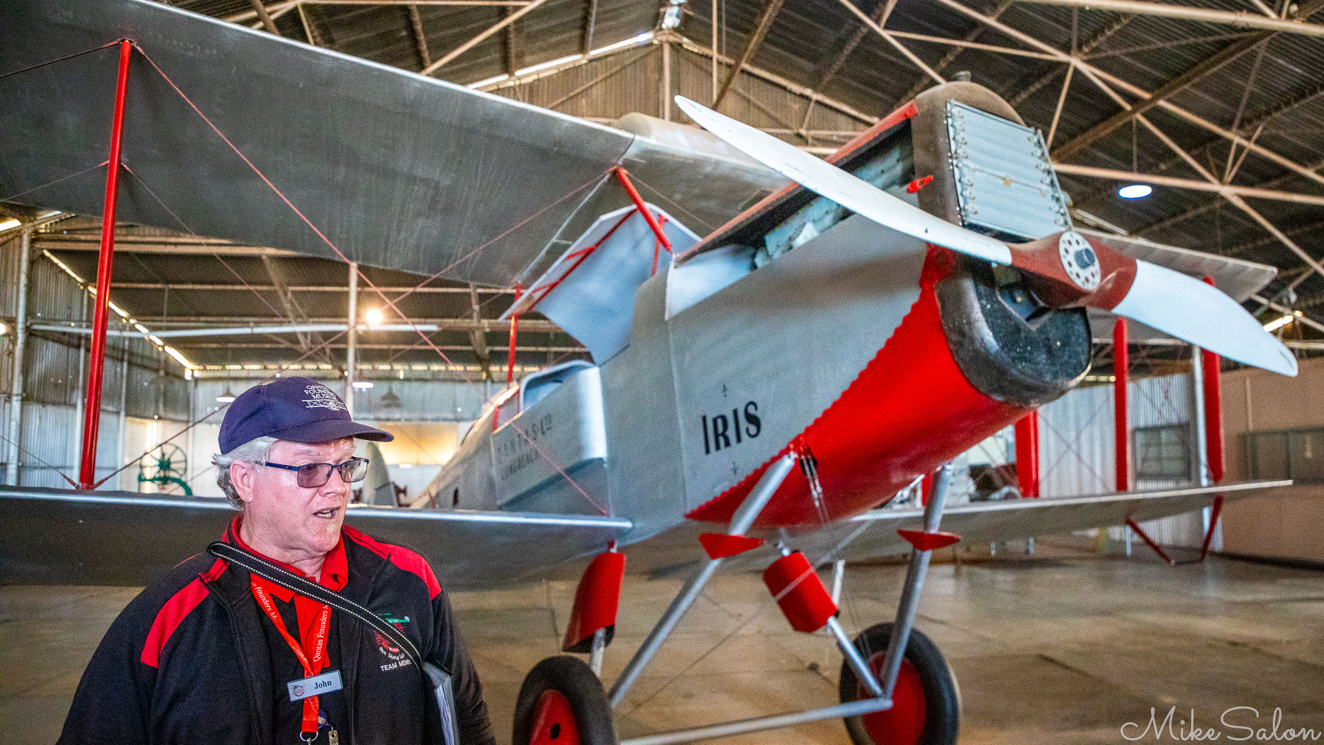 John, a Qantas Museum guide, spruiking in a historic hangar. [0978]