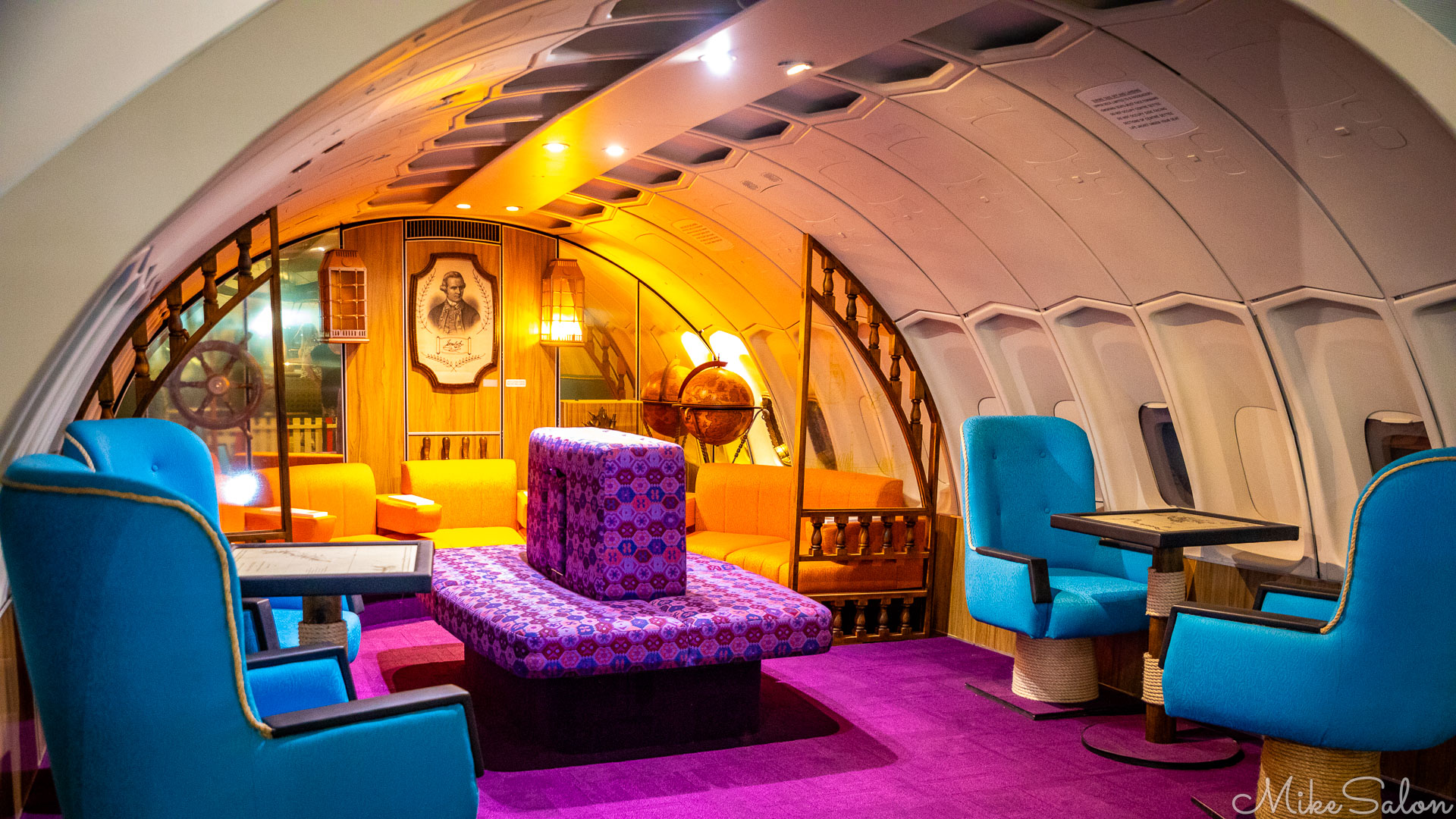 Recreation of a Qantas Jumbo Jet Firts Class Lounge. [0973]