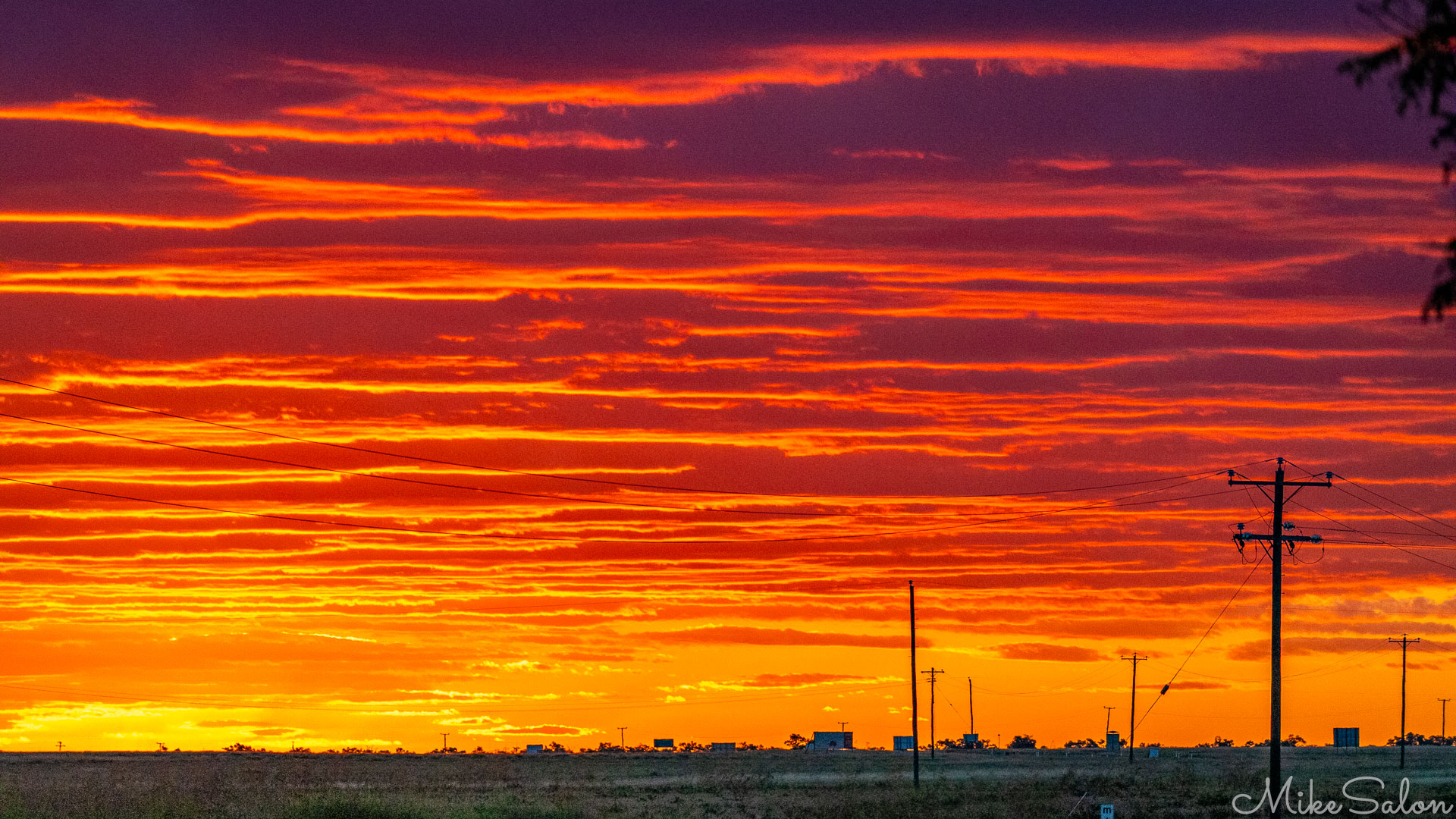 Beautiful striated sunset colours, looking west from Winton. [8113]