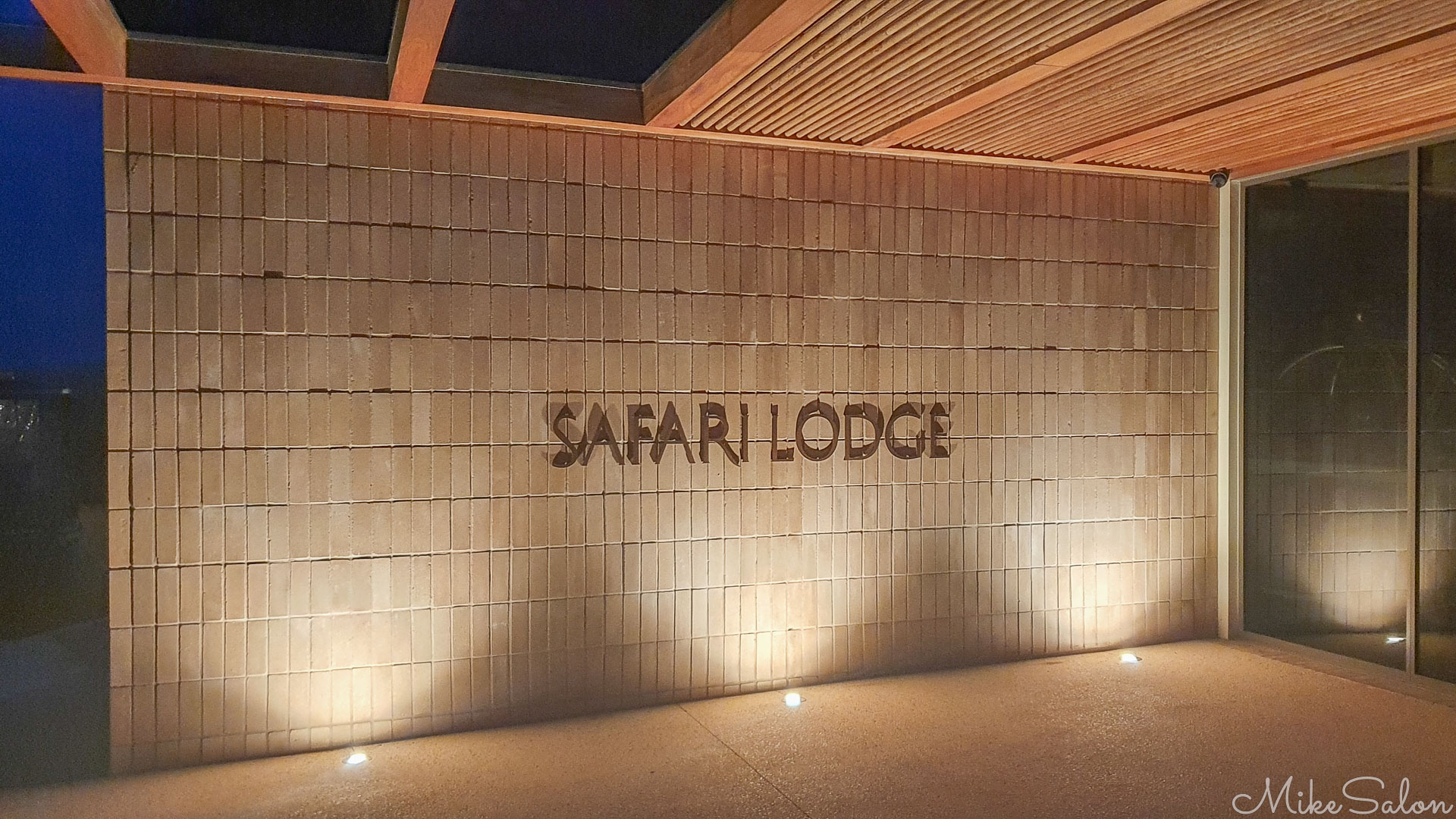 Main entrance with signage: "Safari Lodge" [5402]