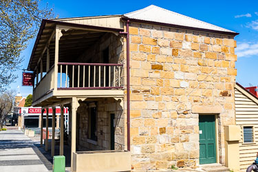 This is 1845 sandstone Weidmann Cottage, a typical merchant class townhouse of its time. Weidmann was a Muswellbrook businessman. The building was used as a tourist info centre until a 2024 earthquake caused minor damage, not obvious to us. The earthquake was probably caused by coal mining stress.  [5566]