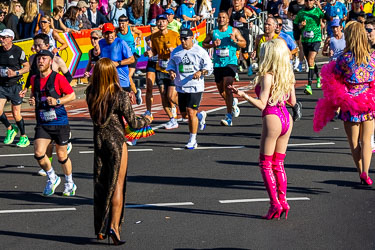 Drag performers bring colour and encouragement to marathon runners climbing Oxford Street at the 18 km mark, turning Taylor Square into a celebration of grit and glamour. [3886]