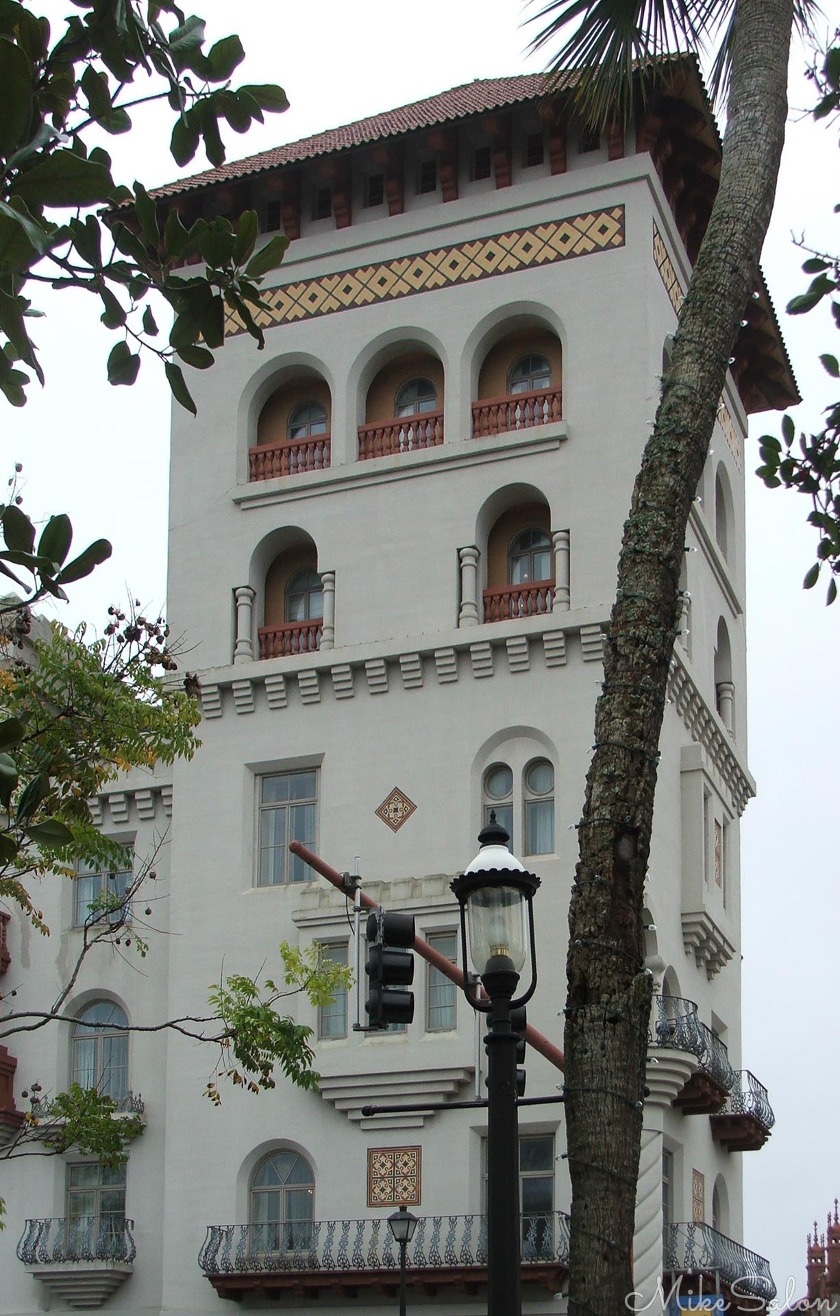 San Agustin : A city in Florida, St Augsutine was founded in 1565 by Spanish explorers features classical architecture in its historical quarter. (DSCF5421.jpg)<br>Camera: FinePix S5500