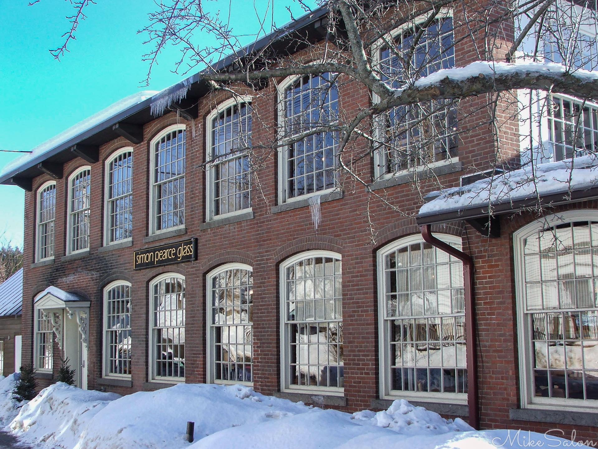 Simon Pearce Glass in Quechee : Queechee is a tiny town in Vermont, with one of its nicest buildings being this traditional glass-blowing facility. (DSCF5989B.jpg)<br>Camera: FinePix S5500