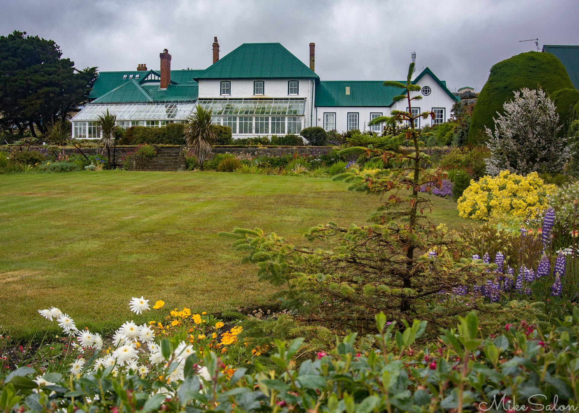 Government House in Falkland Islands : Government House in Stanley, capital of The Falklands, an archipelago of two large and 776 smaller islands, contested by Great Britain and Argentina. (DSC_1800.jpg)<br>Camera: NIKON 1 AW1