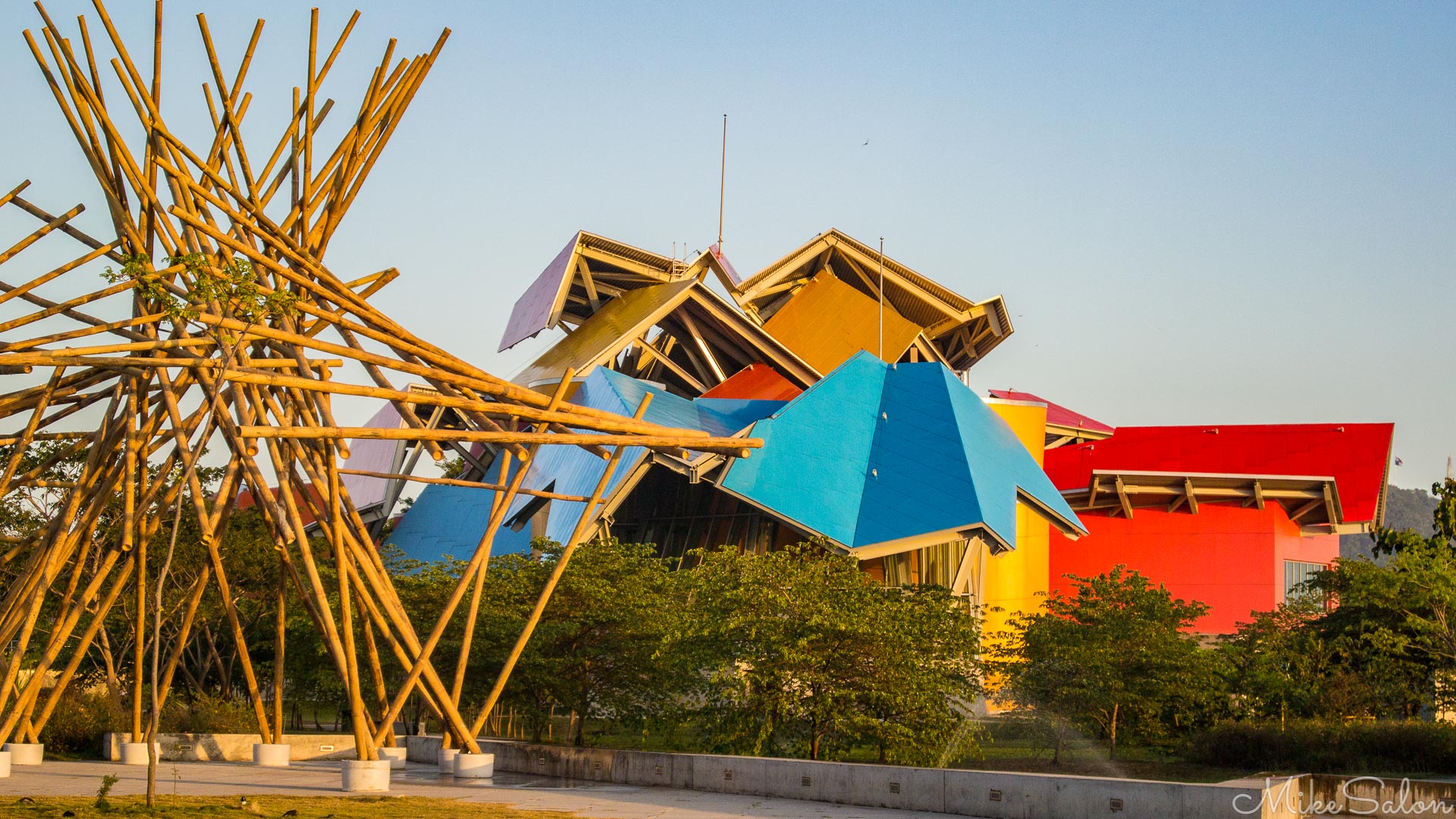 Panama Museum of Biodiversity : Panama City's famous Frank Geary designed Biodiversity Museum (2014), located on the Amador Causeway. (DSC_3213.jpg)<br>Camera: NIKON 1 AW1