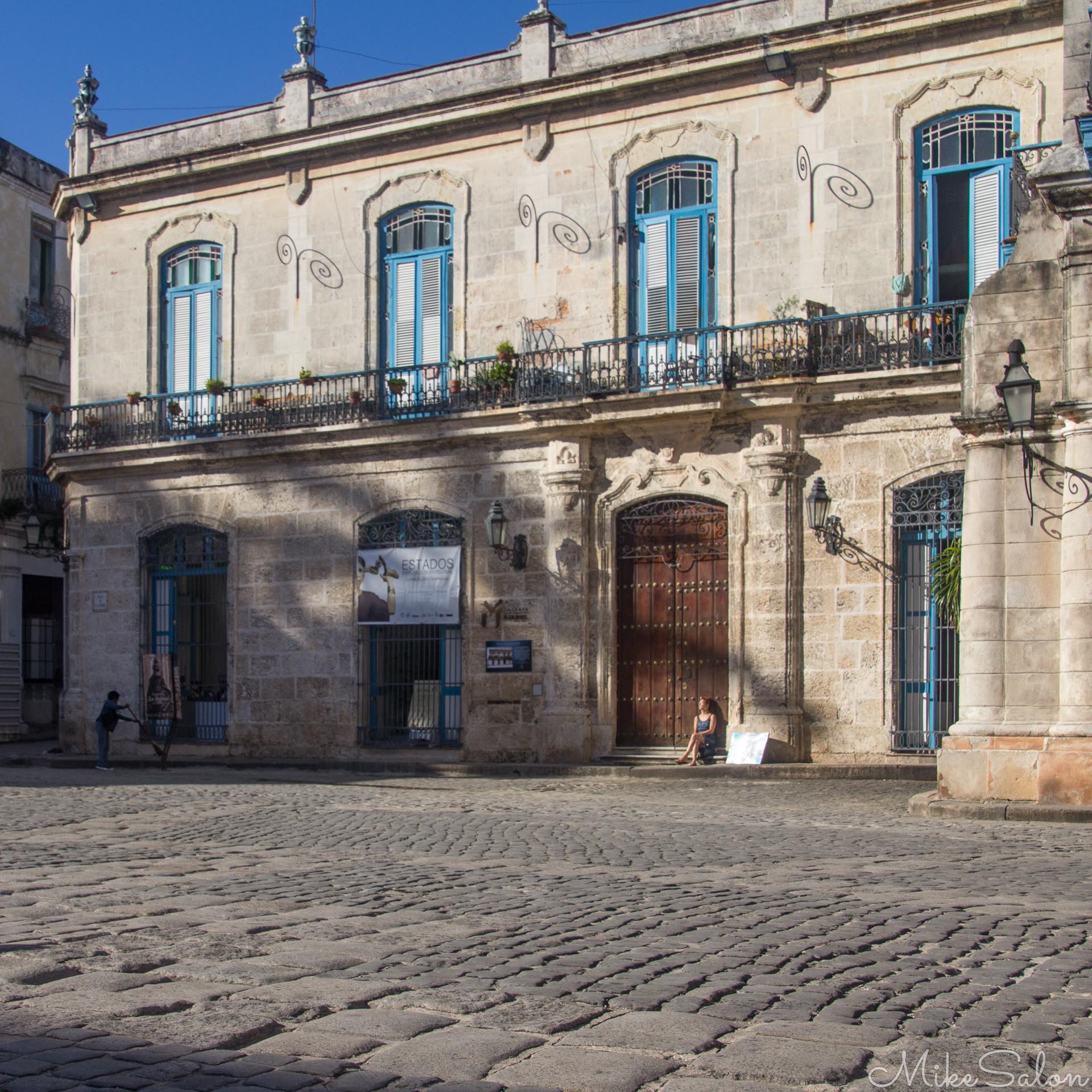 Sunny Plaza de la Catedral Havana : Cobblestone surface in this warm and sunny square in Old Havana, Cuba. (IMG_5626.jpg)<br>Camera: Canon EOS 60D