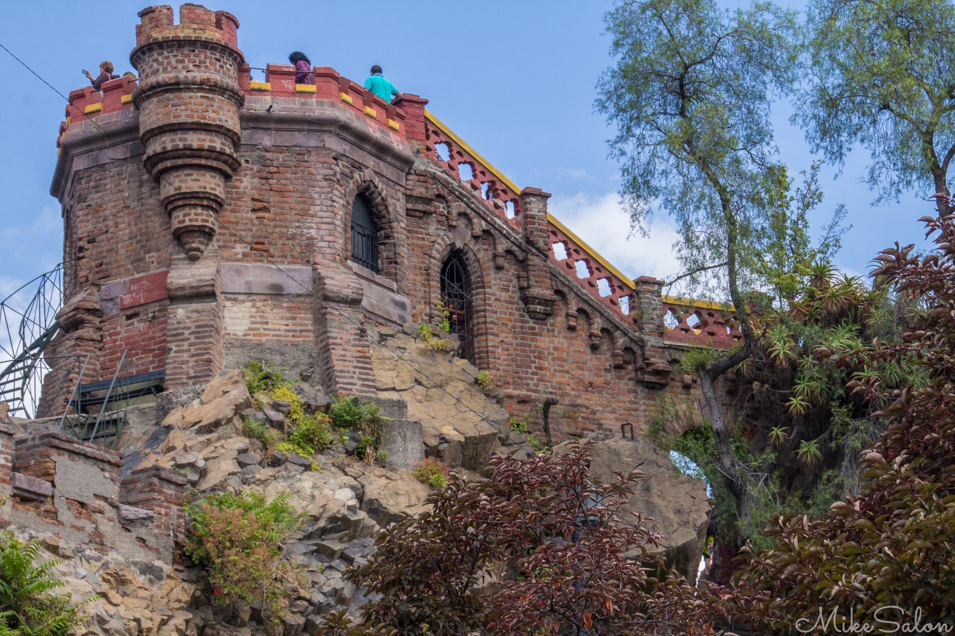 Santa Lucia Hill in Santiago : Santa Lucia Hill (69m over the city) in Santiago Chile. Conquered by the Spanish in 1540; Fort Hildalgo built in 1820. (IMG_6271.jpg)<br>Camera: Canon EOS 60D