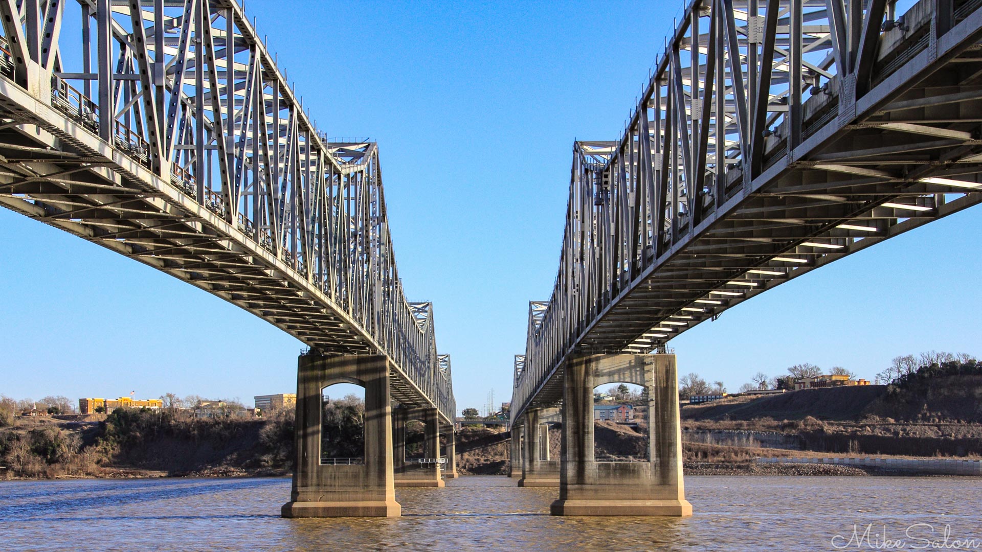 Natchez-Vidalia Bridge : Joining Louisiana and Mississippi, these twin cantilever bridges cross the mighty river upstream from Baton Rouge. (IMG_7225.jpg)<br>Camera: Canon EOS 60D