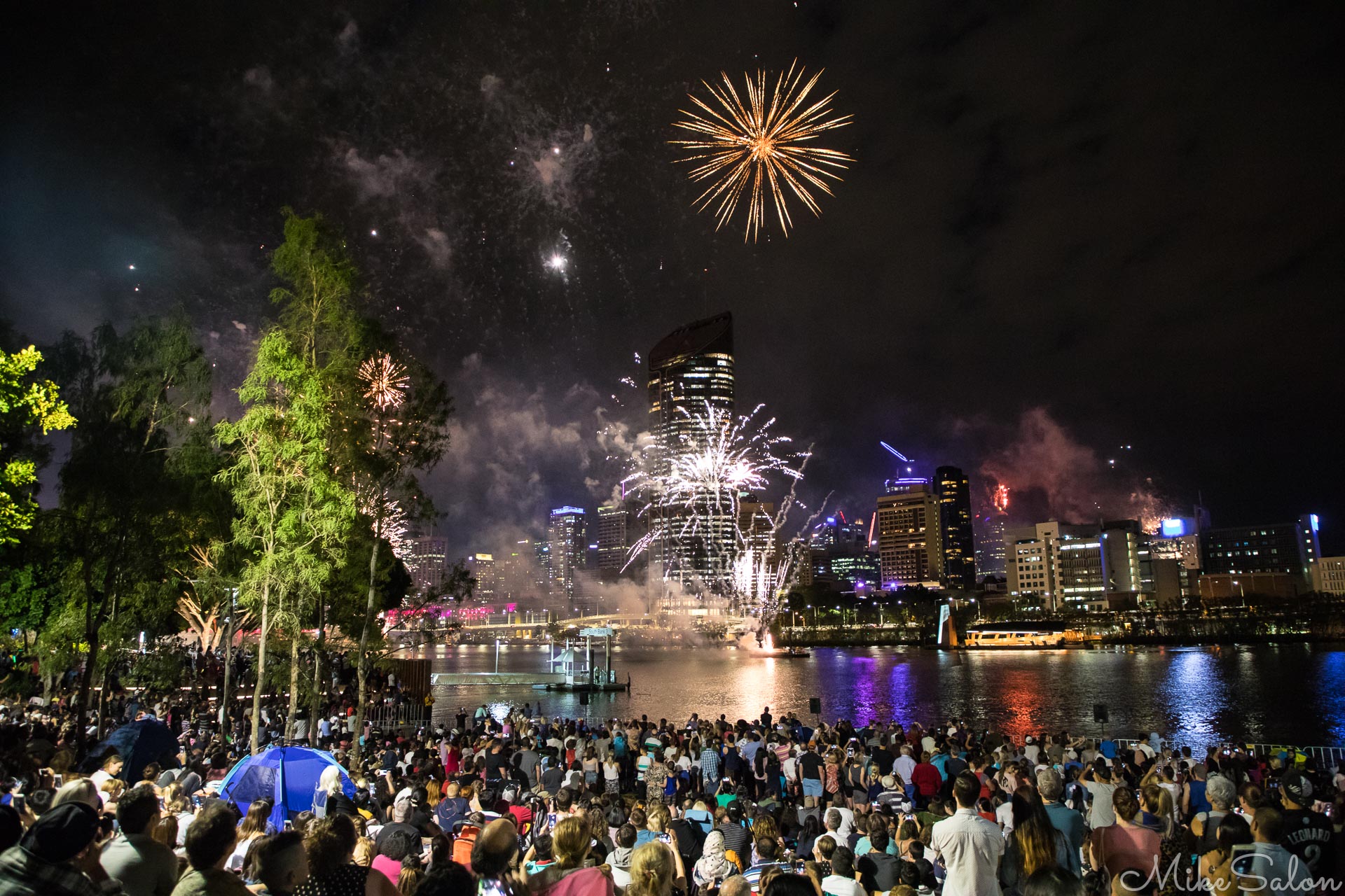 River Fireworks : Every September, Brisbane hosts a major arts festival. On the Saturday night, Brisbane River is lined with crowds to enjoy the fireworks. (0D0A4707.jpg)<br>Camera: Canon EOS 5D Mark IV