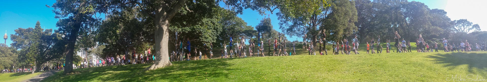 Fun Run : Never end of joggers wind their way through Sydney's Botanic Garden. (20190915_084854.jpg)<br>Camera: GT-I9505