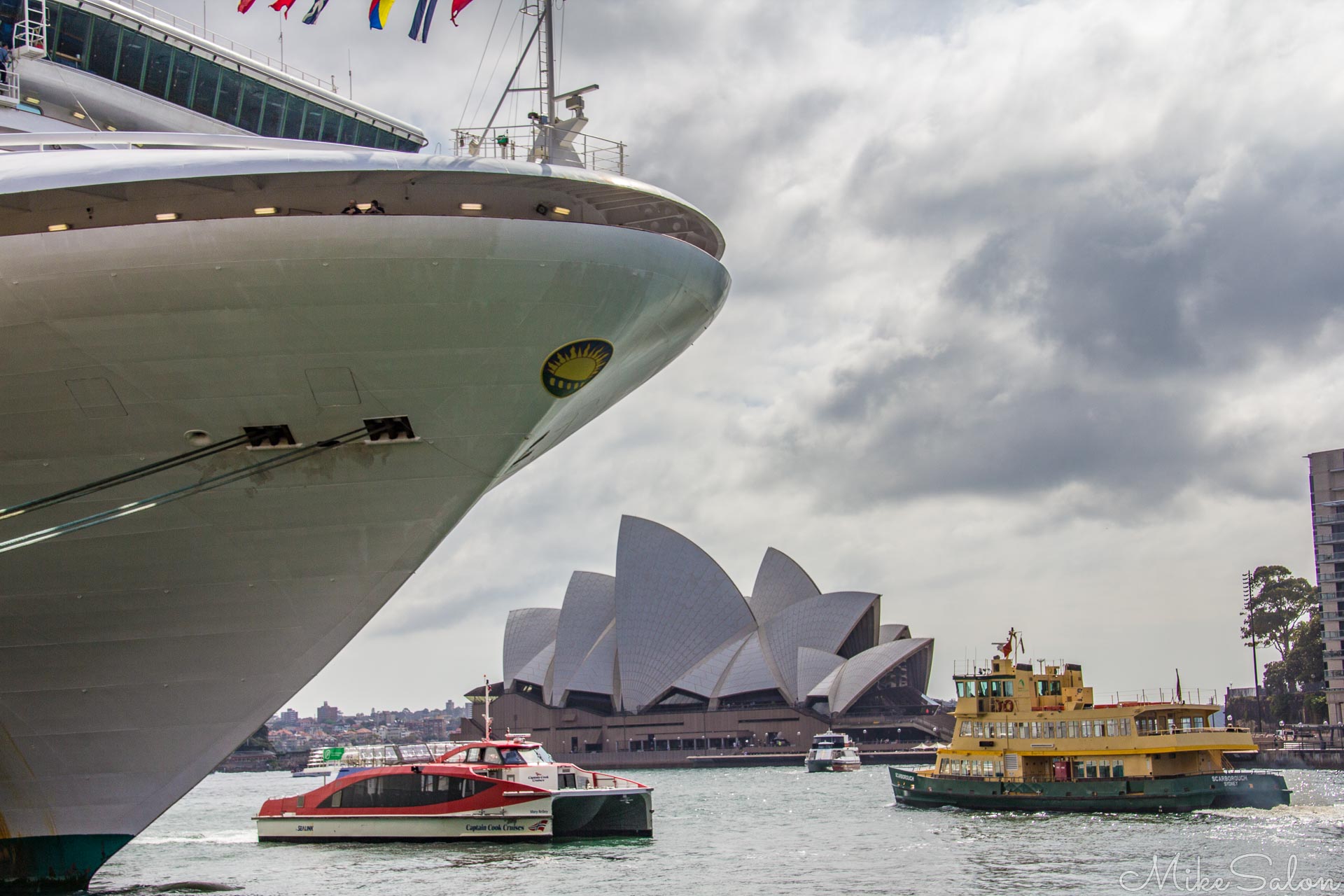 Circular Quay and the Sydney Opera House : Sydney is one of the best harbours in the world for cruise ships to enter. (IMG_5149.jpg)<br>Camera: Canon EOS 60D