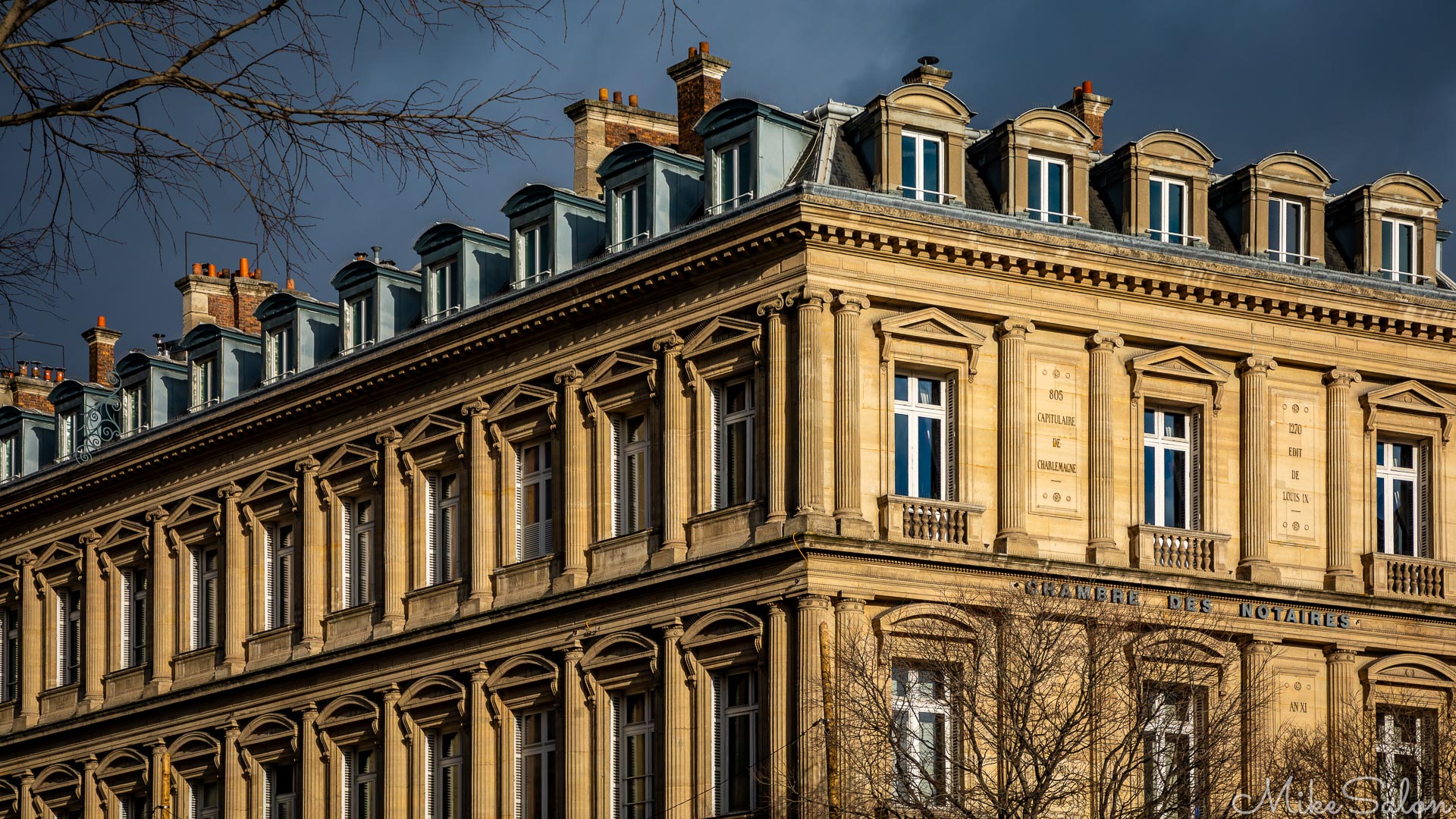 Standing prominently at the Place du Châtelet, the Chambre des Notaires de Paris exhibits classic Hausmannian Neo-Renaissance architecture, designed by architect Jean-Antoine Alavoine and built in 1855 during Haussmann